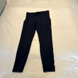 Lululemon size 6 navy leggings 25’